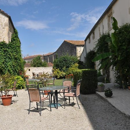 Hôtel du Donjon Aulnay  Exterior foto