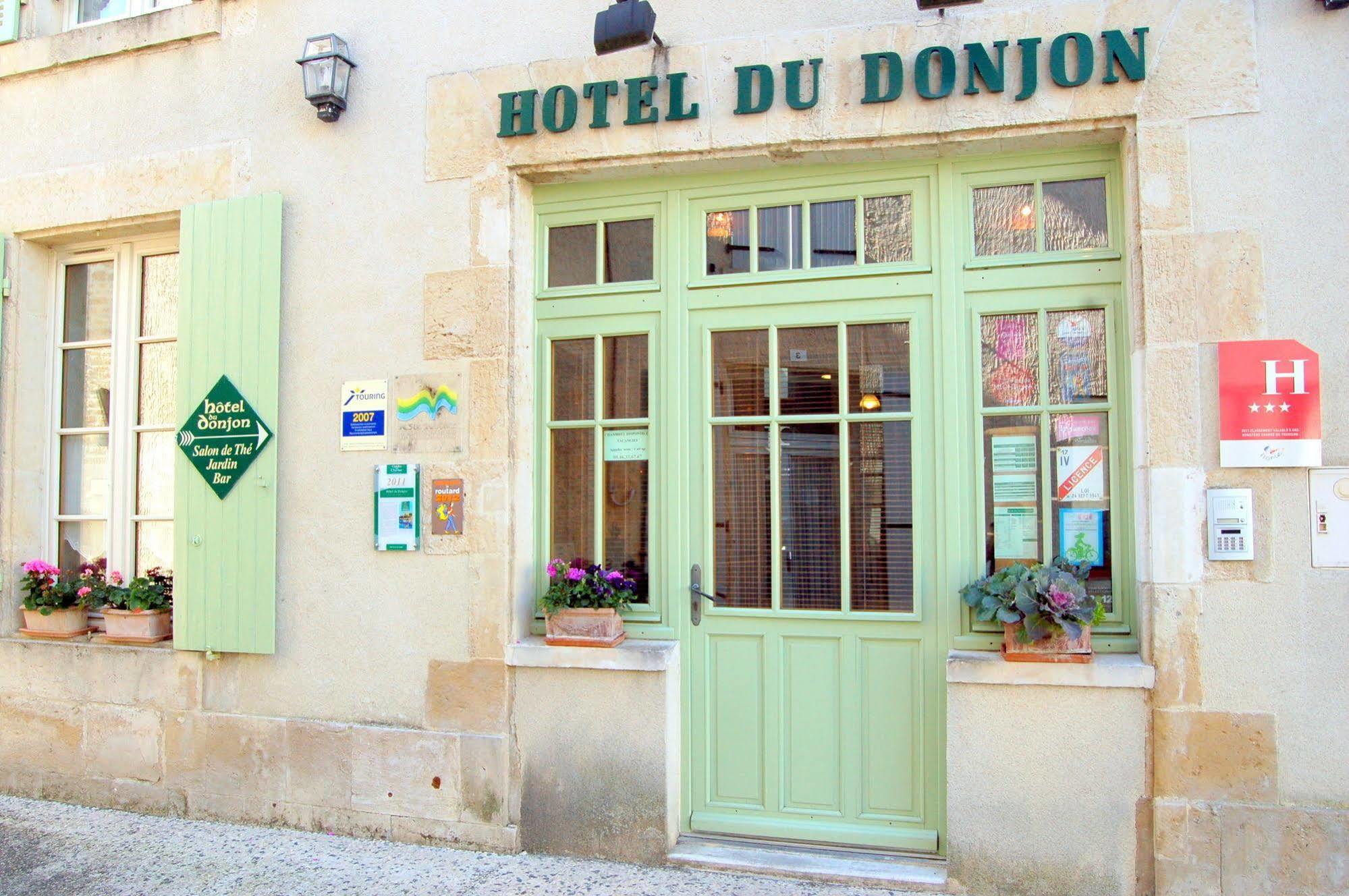 Hôtel du Donjon Aulnay  Exterior foto